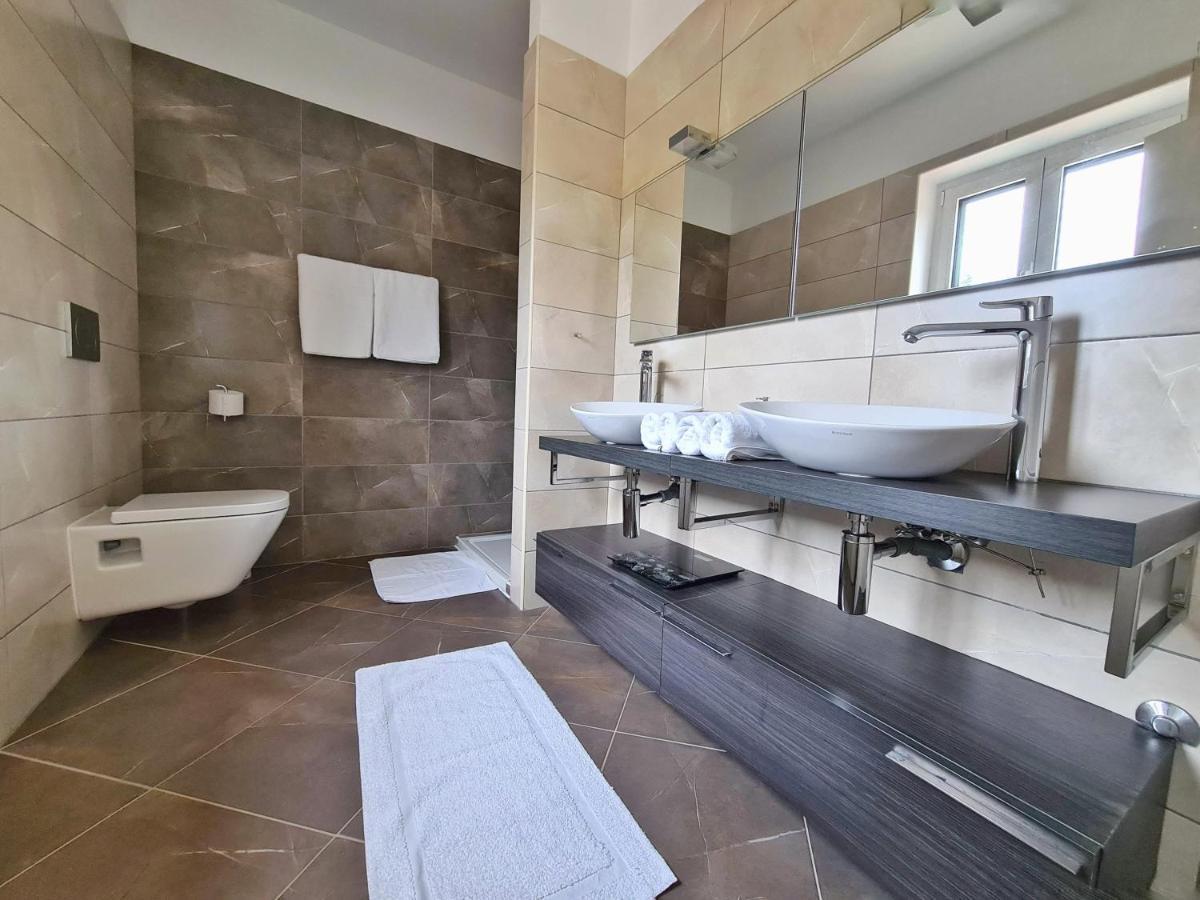 Spacious Villa With Pool, Indoor Jacuzzi And Sauna Near Porec Višnjan المظهر الخارجي الصورة