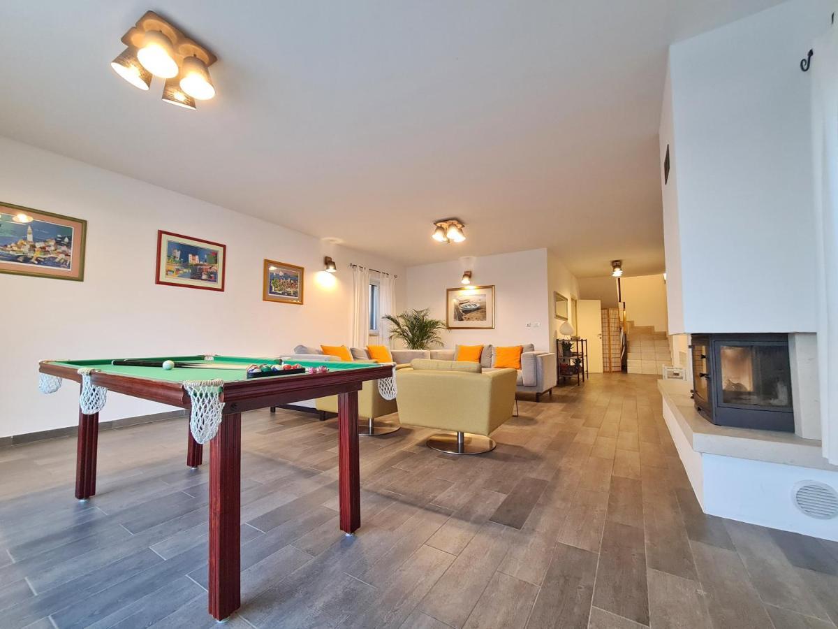 Spacious Villa With Pool, Indoor Jacuzzi And Sauna Near Porec Višnjan المظهر الخارجي الصورة