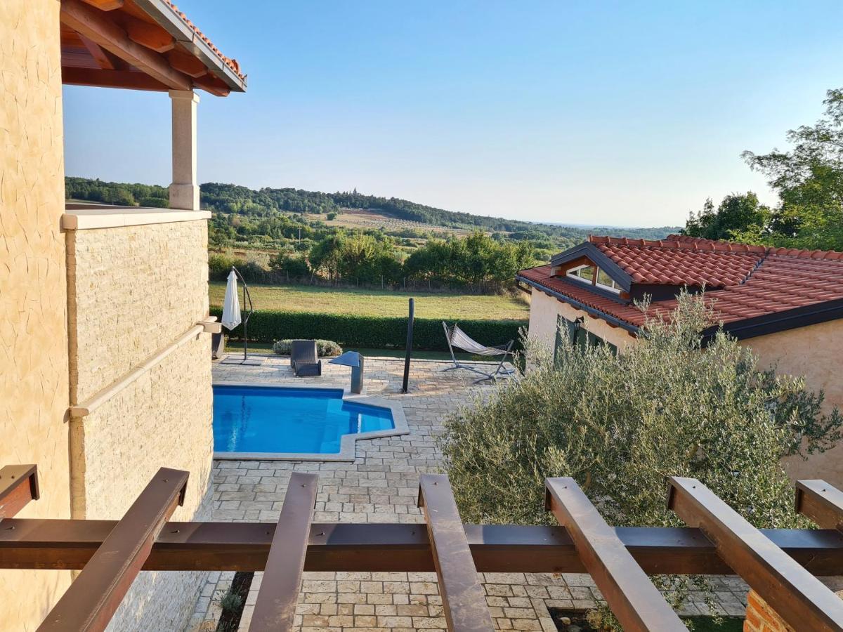 Spacious Villa With Pool, Indoor Jacuzzi And Sauna Near Porec Višnjan المظهر الخارجي الصورة