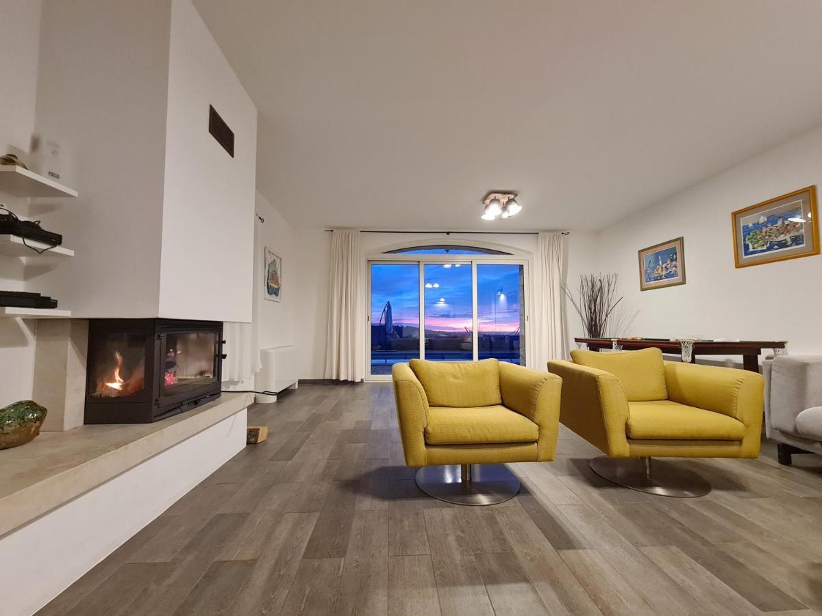 Spacious Villa With Pool, Indoor Jacuzzi And Sauna Near Porec Višnjan المظهر الخارجي الصورة
