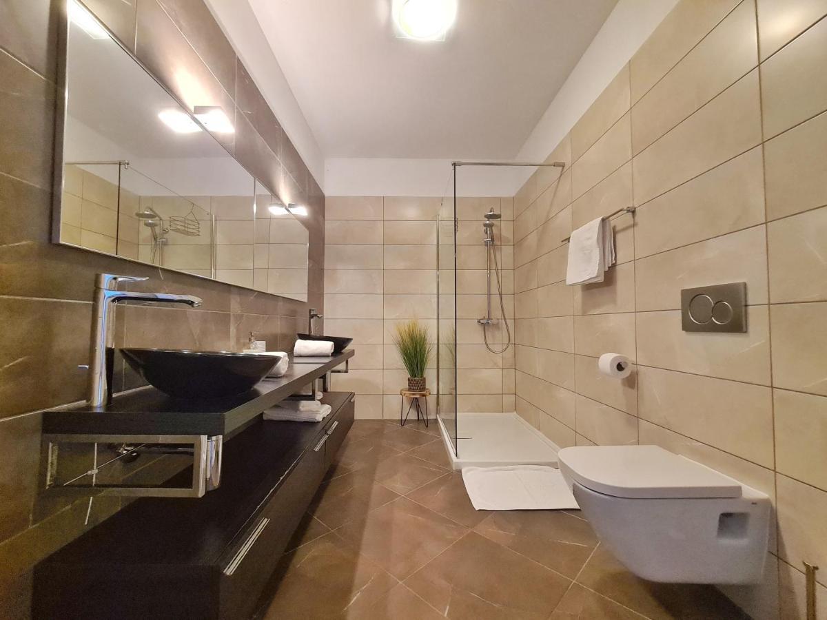 Spacious Villa With Pool, Indoor Jacuzzi And Sauna Near Porec Višnjan المظهر الخارجي الصورة