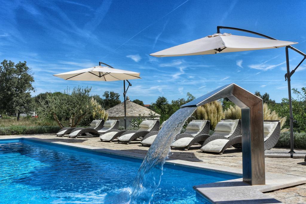Spacious Villa With Pool, Indoor Jacuzzi And Sauna Near Porec Višnjan المظهر الخارجي الصورة